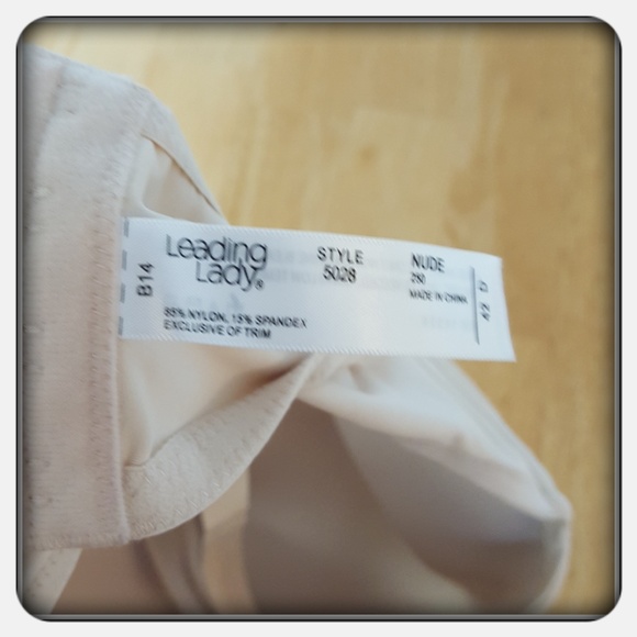 Woman's Nude Underwire T Shirt Bra Size 42D - Picture 2 of 3